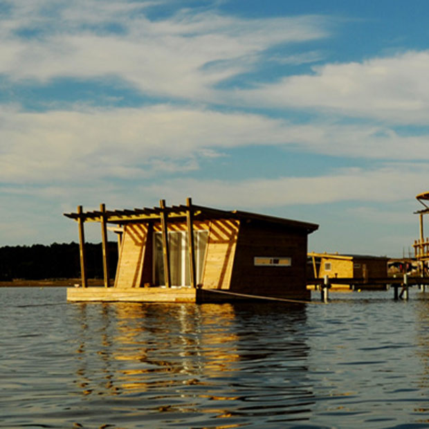 Laguna Garzón Floating Lodge