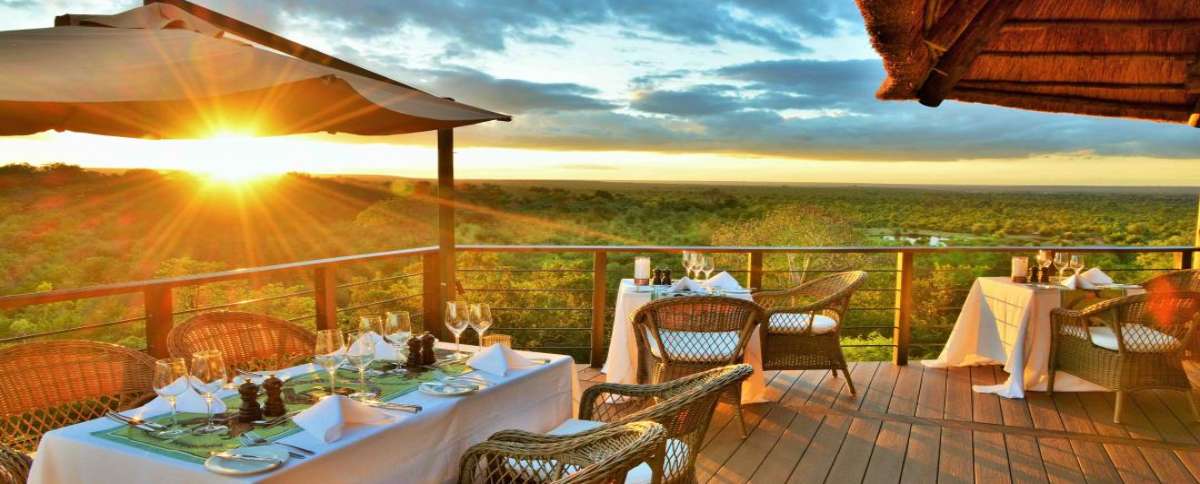 victoria-falls-safari-club-lodge-misterlodge